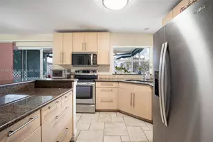 13930 Oak Ridge Dr, Davie, FL 33325 - Photo 14