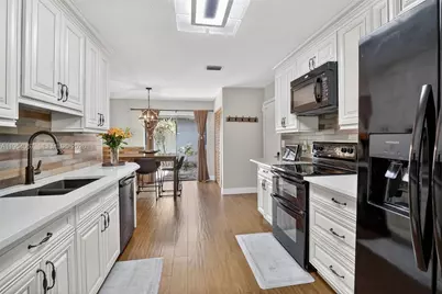 9375 NW 18th Ct, Plantation, FL 33322 - Photo 14