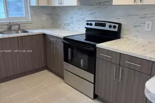 800 NW 44th Ave, Miami, FL 33126 - Photo 6