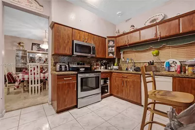 10356 Quito St, Cooper City, FL 33026 - Photo 6