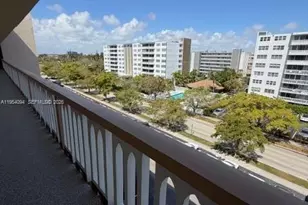 319 NE 14th Ave, Hallandale Beach, FL 33009 - Photo 4