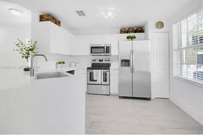 8930 NE 8th Ave #901, Miami, FL 33138 - Photo 2