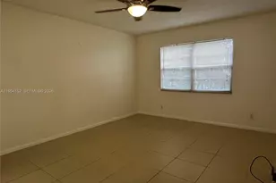 12600 SW 5th Ct, Pembroke Pines, FL 33027 - Photo 10