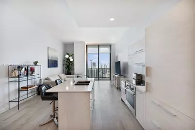 45 SW 9th St #LPH-4609, Miami, FL 33130 - Photo 6