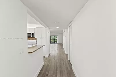 302 Lakeview Dr #203, Weston, FL 33326 - Photo 6