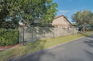 6569 Windsor Dr, Parkland, FL 33067 - Photo 4