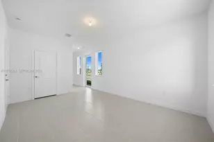 716 SE 14th Ct, Homestead, FL 33034 - Photo 4