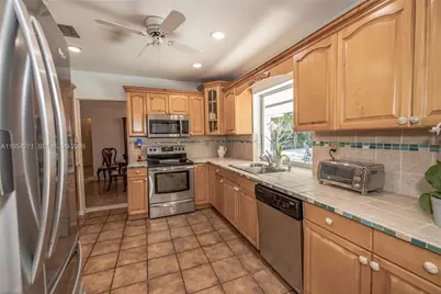 20004 SW 82nd Pl, Cutler Bay, FL 33189 - Photo 12