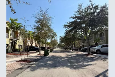 1385 SE 26th Ave, Homestead, FL 33035 - Photo 2