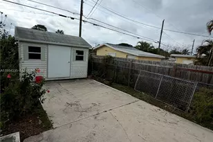 952 Churchill Rd, West Palm Beach, FL 33405 - Photo 8