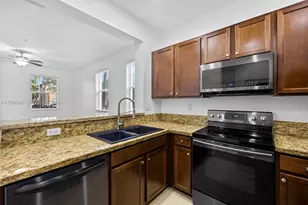 807 SW 147th Ave, Pembroke Pines, FL 33027 - Photo 10