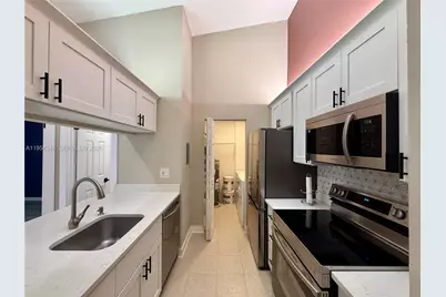 2550 N Nob Hill Rd #., Sunrise, FL 33322 - Photo 2