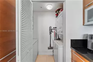 253 NE 2nd St, Miami, FL 33132 - Photo 10