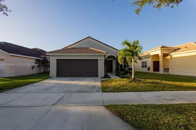 825 Tanglewood Cir, Weston, FL 33327 - Photo 4