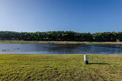 825 Tanglewood Cir, Weston, FL 33327 - Photo 32
