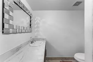 10000 NW 80th Ct, Hialeah, FL 33016 - Photo 10