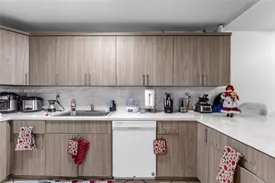 10000 NW 80th Ct, Hialeah, FL 33016 - Photo 2