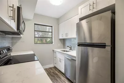 7725 Carlyle Ave #10, Miami Beach, FL 33141 - Photo 4