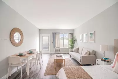 7725 Carlyle Ave #10, Miami Beach, FL 33141 - Photo 2