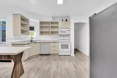 1524 Biarritz Dr, Miami Beach, FL 33141 - Photo 16