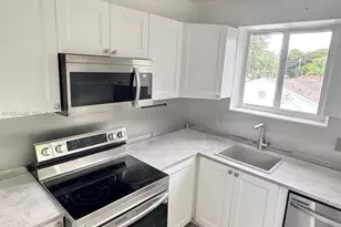 555 NE 70th St, Miami, FL 33138 - Photo 10