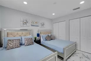 895 W 39th Pl, Hialeah, FL 33012 - Photo 14