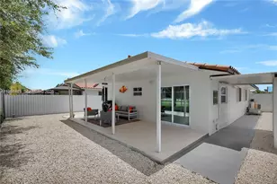 895 W 39th Pl, Hialeah, FL 33012 - Photo 30