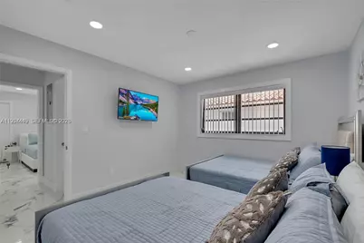895 W 39th Pl #1, Hialeah, FL 33012 - Photo 18