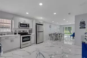 895 W 39th Pl, Hialeah, FL 33012 - Photo 12