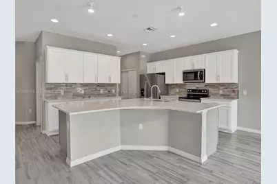 8330 Rearing Ln, Lake Worth, FL 33467 - Photo 4