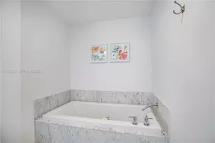253 NE 2nd St, Miami, FL 33132 - Photo 20