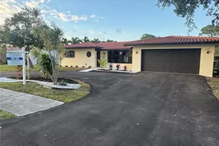 1109 SE 10th St, Deerfield Beach, FL 33441 - Photo 2