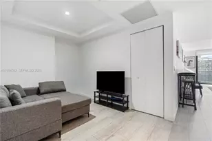 55 SW 9th St, Miami, FL 33130 - Photo 8