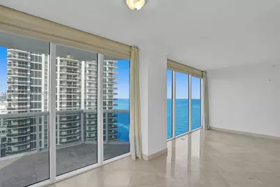 4775 Collins Ave #3007, Miami Beach, FL 33140 - Photo 4