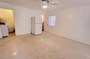 215 S 12th Ave, Hollywood, FL 33019 - Photo 8