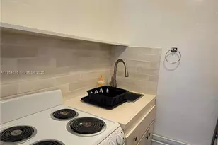 215 S 12th Ave, Hollywood, FL 33019 - Photo 10