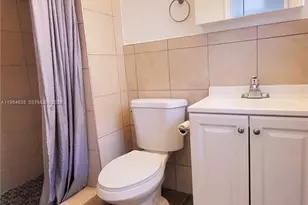 215 S 12th Ave, Hollywood, FL 33019 - Photo 12