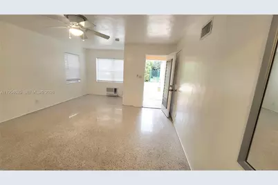 215 S 12th Ave #Back, Hollywood, FL 33019 - Photo 6