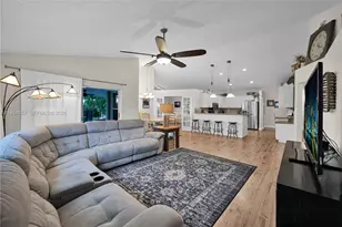 9421 Hollyhock Ct, Davie, FL 33328 - Photo 10