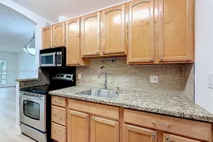 2424 SE 17th Causeway, Fort Lauderdale, FL 33316 - Photo 10