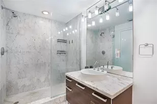 253 NE 2nd St, Miami, FL 33132 - Photo 22