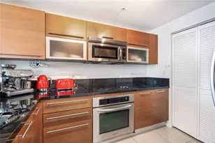 253 NE 2nd St, Miami, FL 33132 - Photo 6