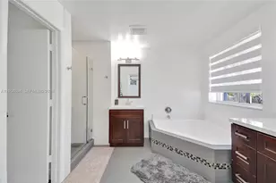 1367 Camellia Cir, Weston, FL 33326 - Photo 28