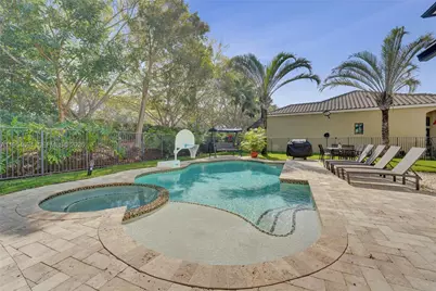 1367 Camellia Cir, Weston, FL 33326 - Photo 52