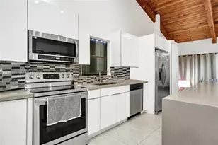 2619 S Parkview Dr, Hallandale Beach, FL 33009 - Photo 6