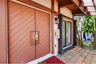 2619 S Parkview Dr, Hallandale Beach, FL 33009 - Photo 10