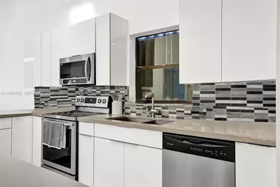 2619 S Parkview Dr, Hallandale Beach, FL 33009 - Photo 12