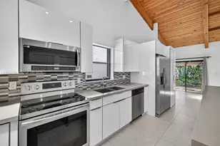 2619 S Parkview Dr, Hallandale Beach, FL 33009 - Photo 2