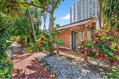 2619 S Parkview Dr, Hallandale Beach, FL 33009 - Photo 1
