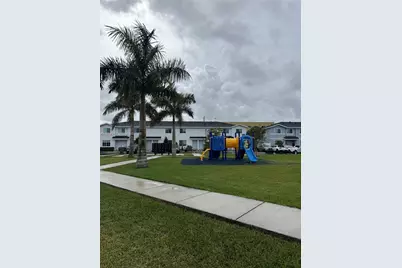 585 NW 11th Ave, Florida City, FL 33034 - Photo 26